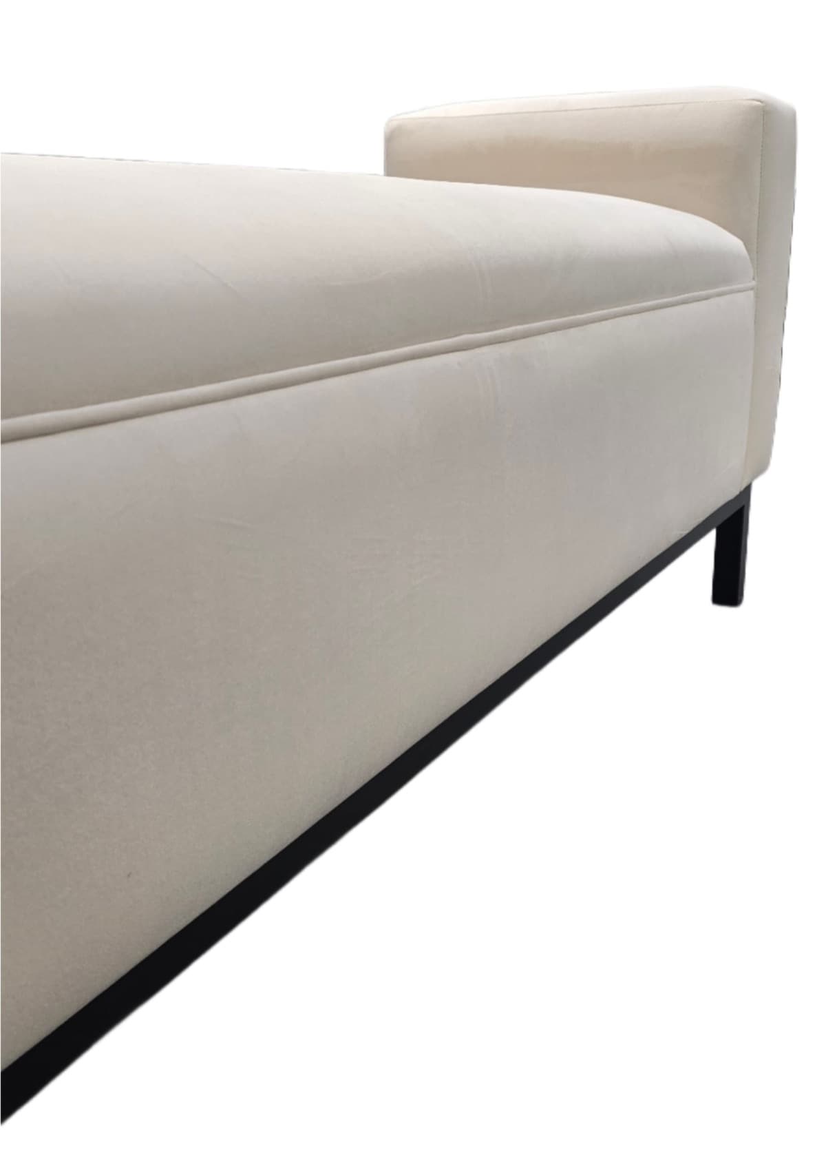 Rolled-Arm Daybed - Emma Bench Close - Signature Furniture