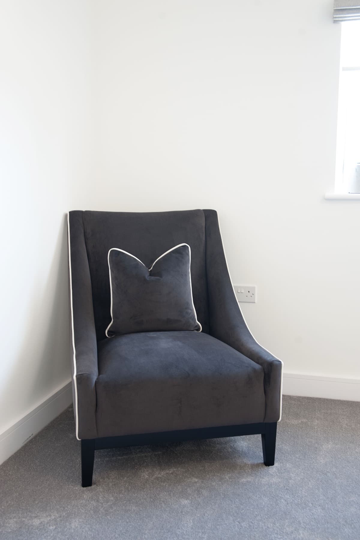 Piped Armchair - Hampton Ocassional Chair 4 - Signature Furniture