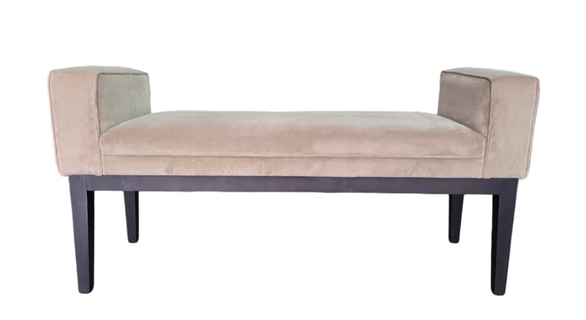 Buttoned Daybed - Hannah Bench Front - Signature Furniture