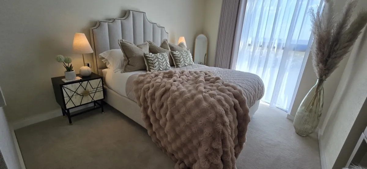 Winged Platform Bed - Chelsea Bed Gallery Signature Furniture