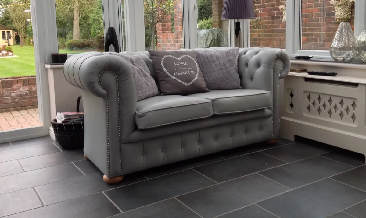 Club Chesterfield Sofa - Club Chesterfield Sofa 5 - Signature furniture