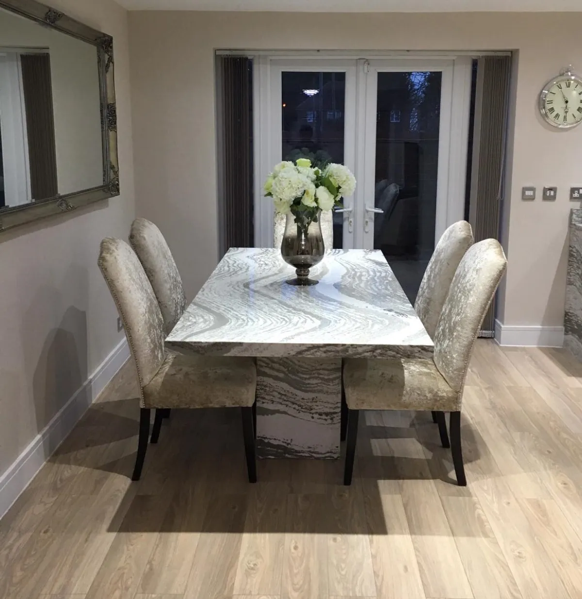 Sweeping Scoop Chair - Folio dining chair gallery - Signature Furniture