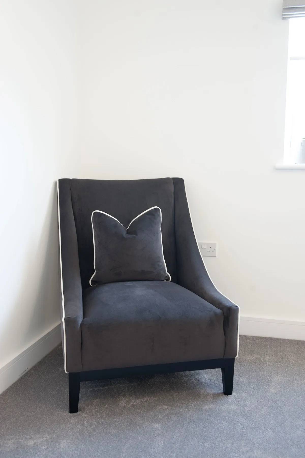 Piped Armchair - Hampton Ocassional Chair 4 - Signature Furniture