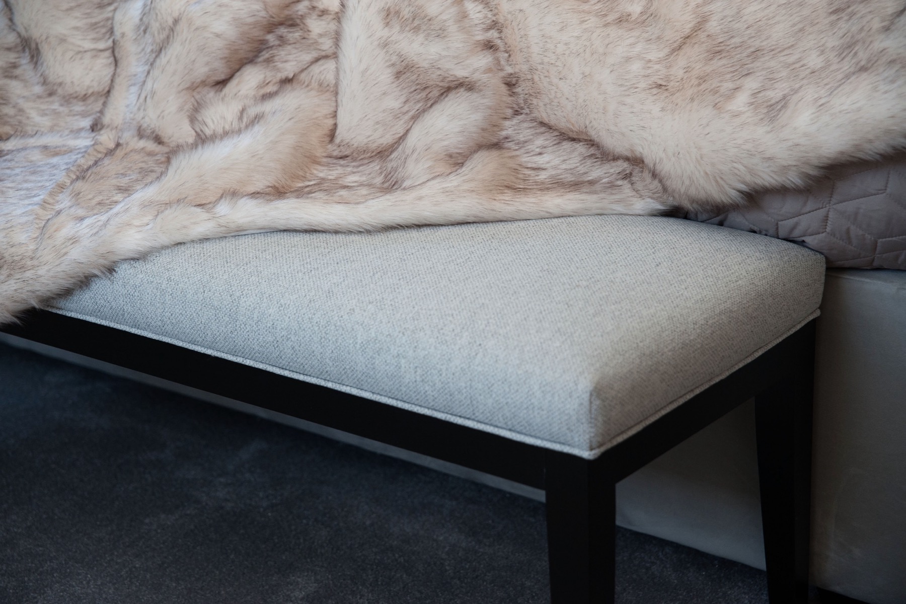 Minimal Flat Bench - Maldon Bench (gallery) - Signature Furniture